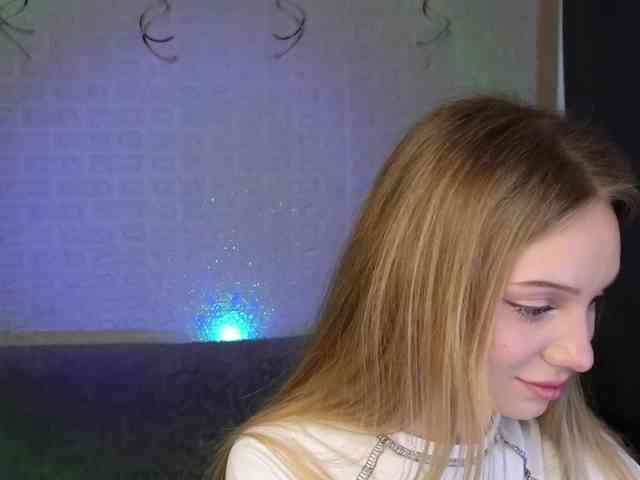SandraSanvee webcam