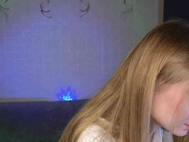 SandraSanvee webcam