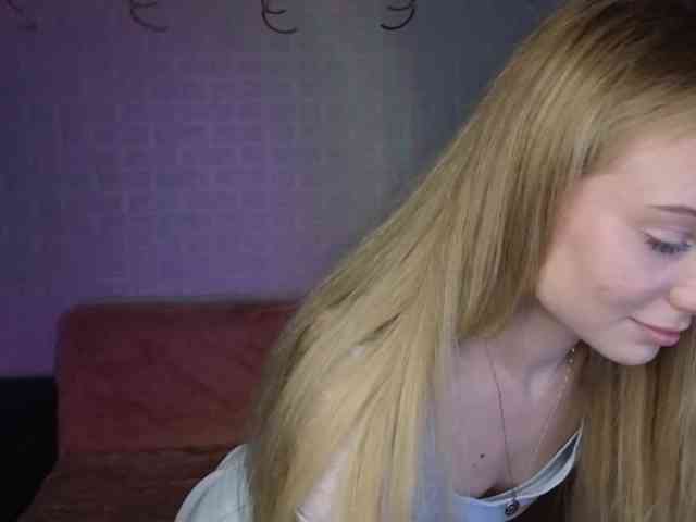 SandraSanvee webcam