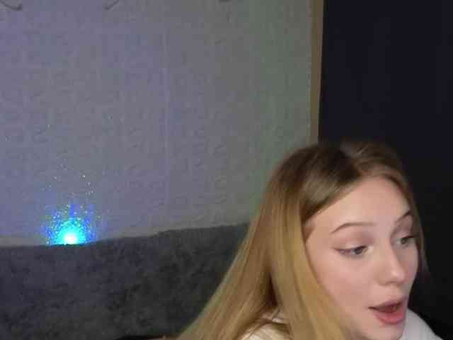 SandraSanvee webcam