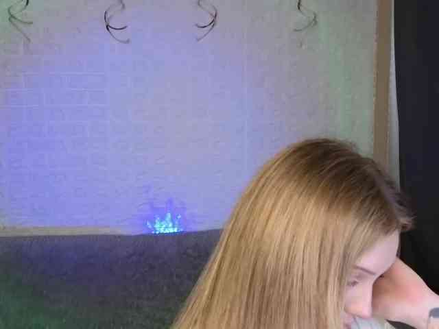 SandraSanvee webcam
