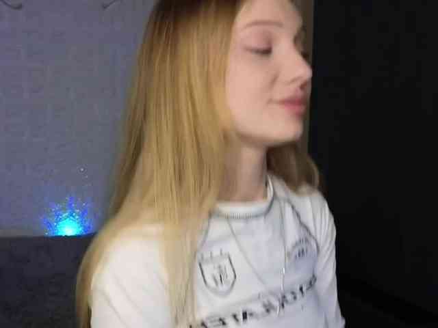 SandraSanvee webcam