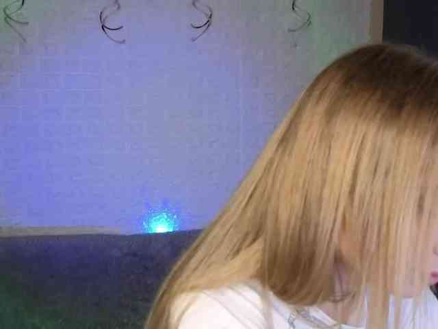 SandraSanvee webcam