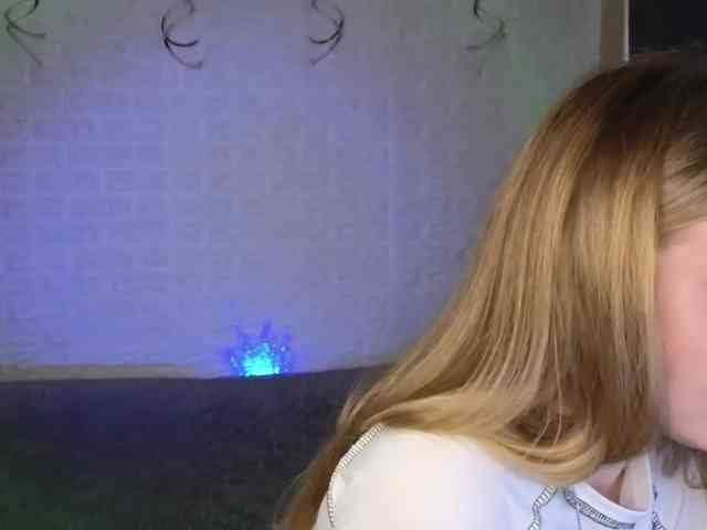 SandraSanvee webcam