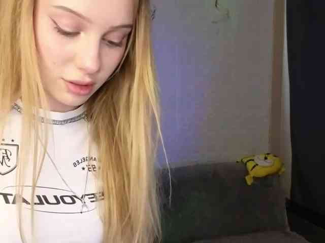 SandraSanvee webcam