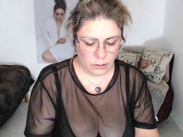Diva-Hot82 webcam