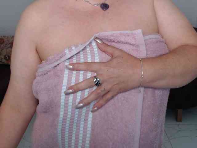 Diva-Hot82 webcam