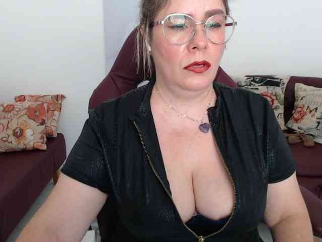 Diva-Hot82 webcam