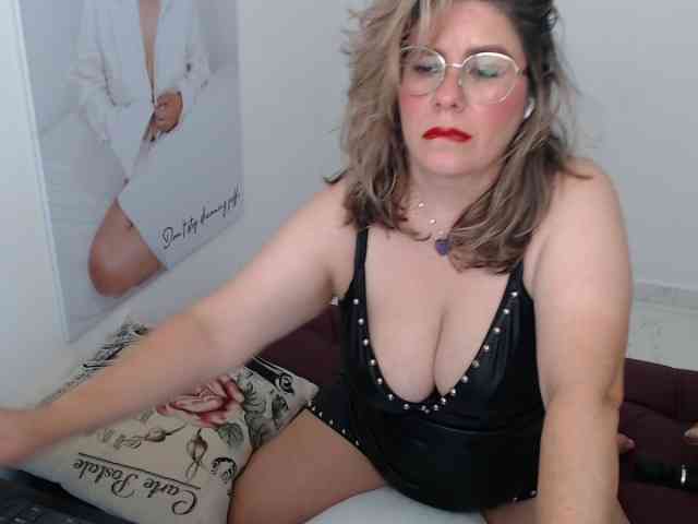 Diva-Hot82 webcam