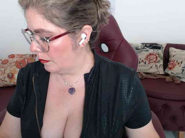 Diva-Hot82 webcam