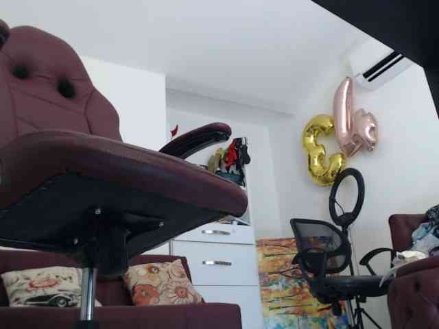 Diva-Hot82 webcam