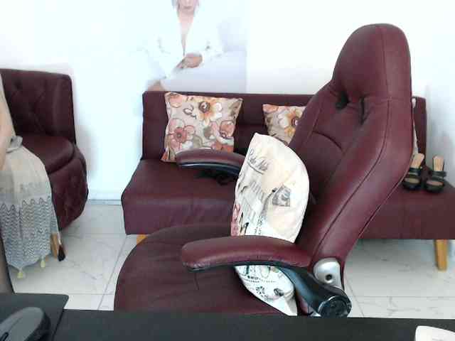 Diva-Hot82 webcam