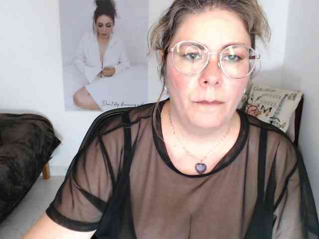 Diva-Hot82 webcam