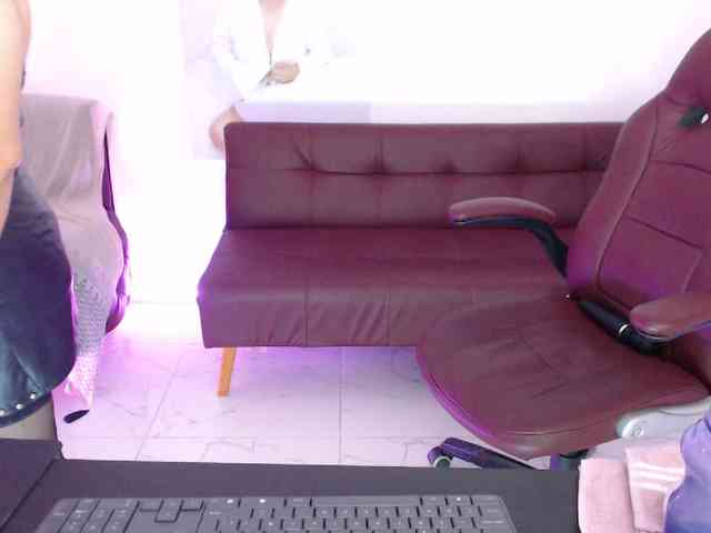 Diva-Hot82 webcam