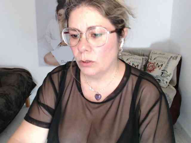 Diva-Hot82 webcam