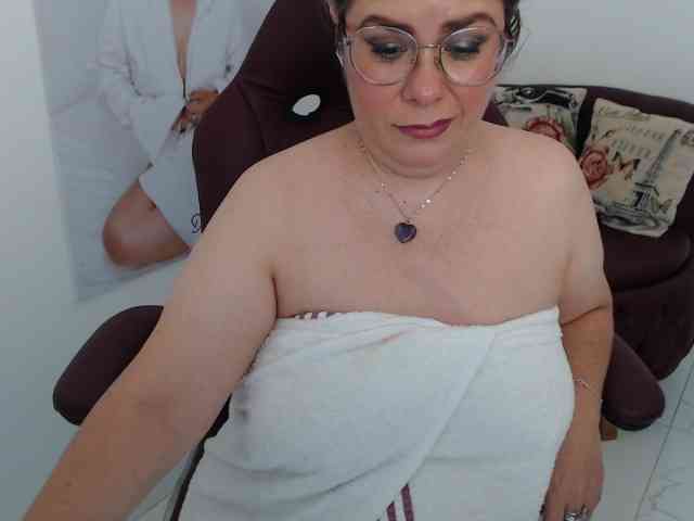 Diva-Hot82 webcam