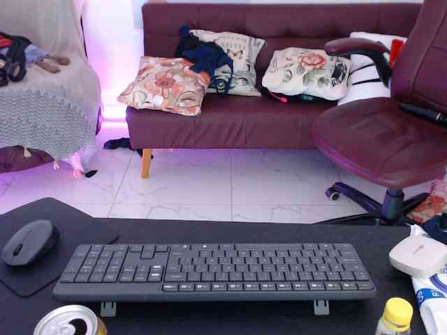 Diva-Hot82 webcam