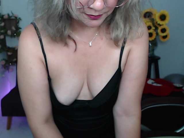 ana-milf's BongaCams show and profile