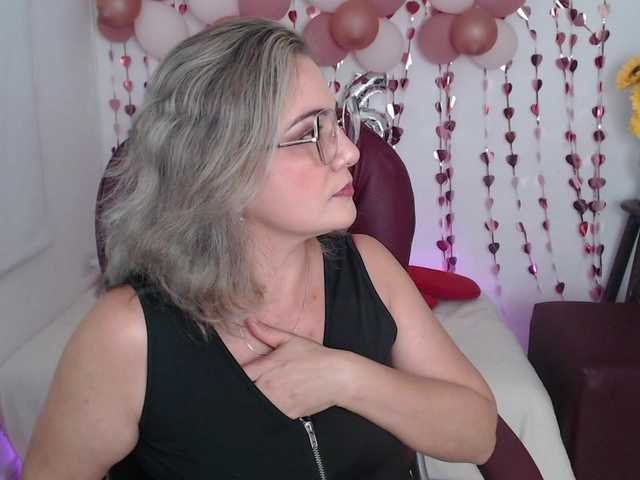 ana-milf's BongaCams show and profile