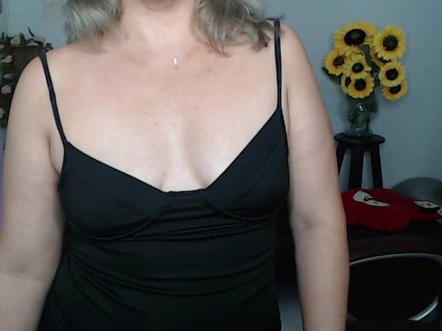 ana-milf's BongaCams show and profile