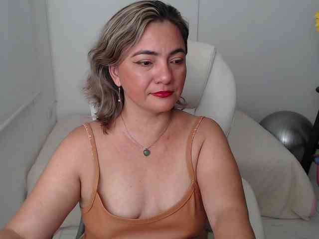 Модель: ana-milf