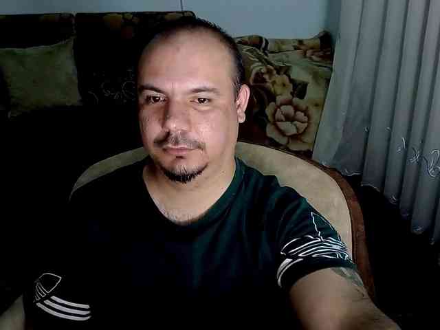 Alvaro-36 Live Webcam on BongaCams