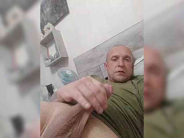 Dimoooon555 Live Webcam on BongaCams