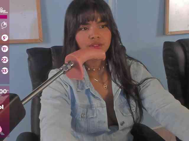 zoe-roux21 webcam