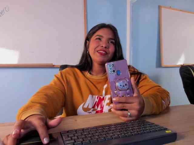 zoe-roux21 webcam
