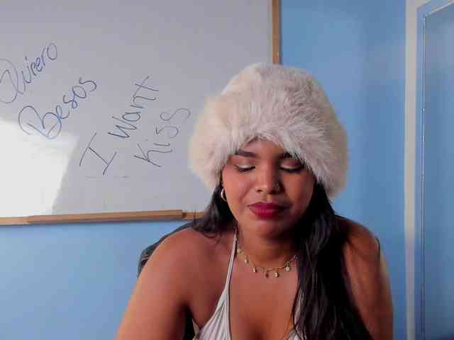 zoe-roux21 webcam