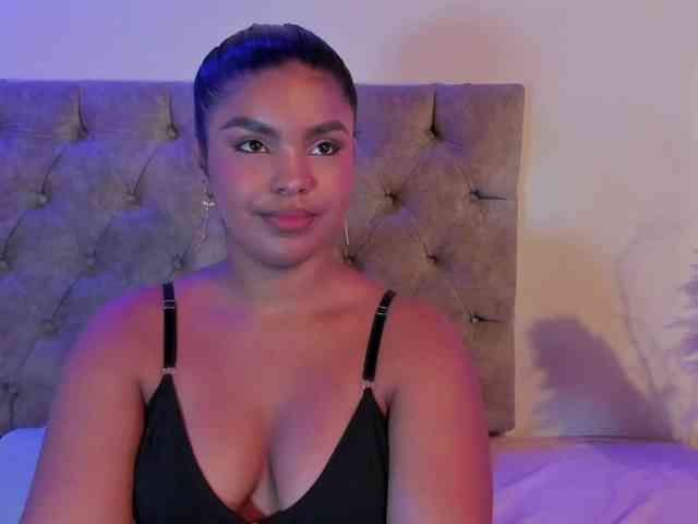 zoe-roux21 webcam