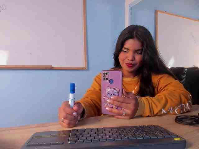 zoe-roux21 webcam