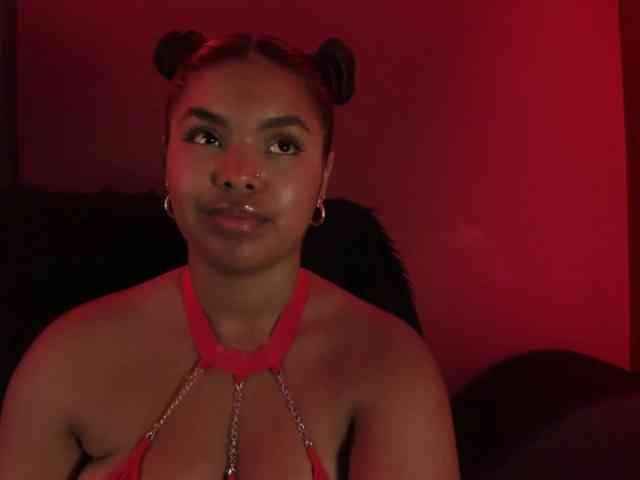 zoe-roux21 webcam