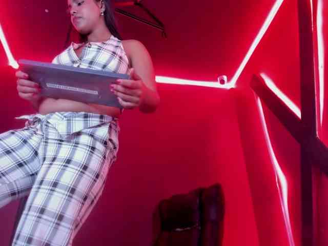 zoe-roux21 webcam