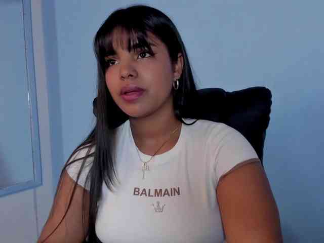 zoe-roux21 webcam