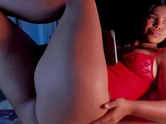 zoe-roux21 webcam