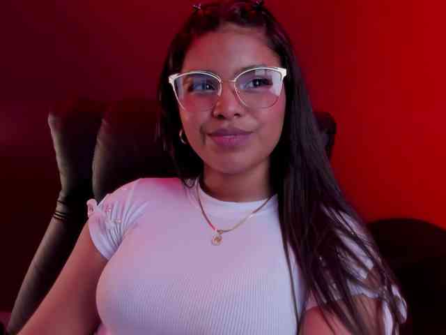 zoe-roux21 webcam