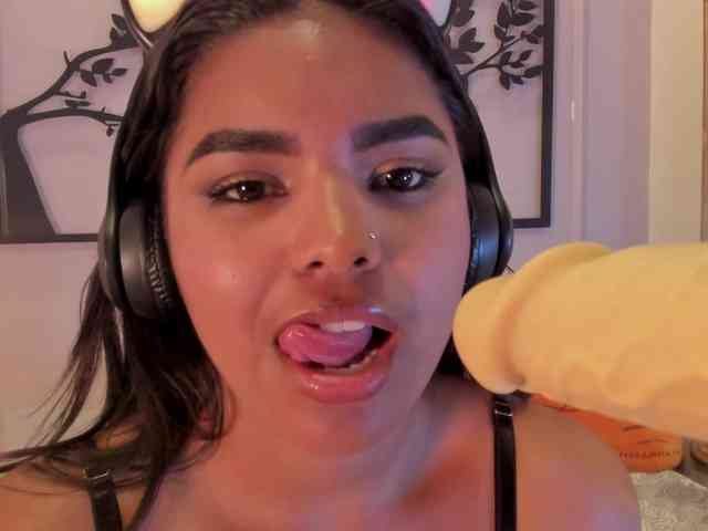 zoe-roux21 webcam