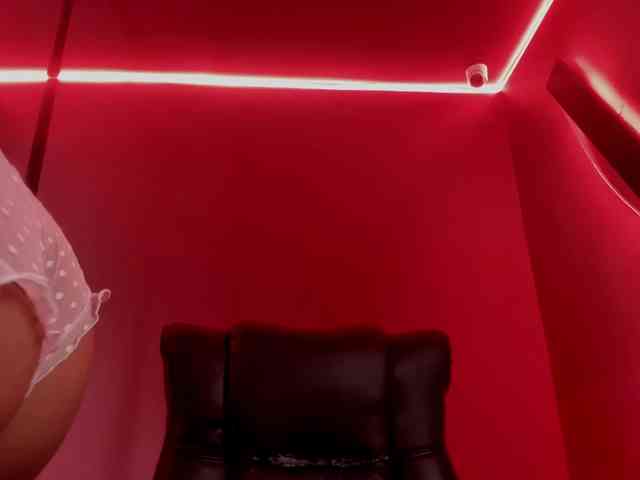 zoe-roux21 webcam