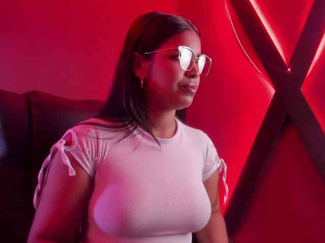zoe-roux21 webcam