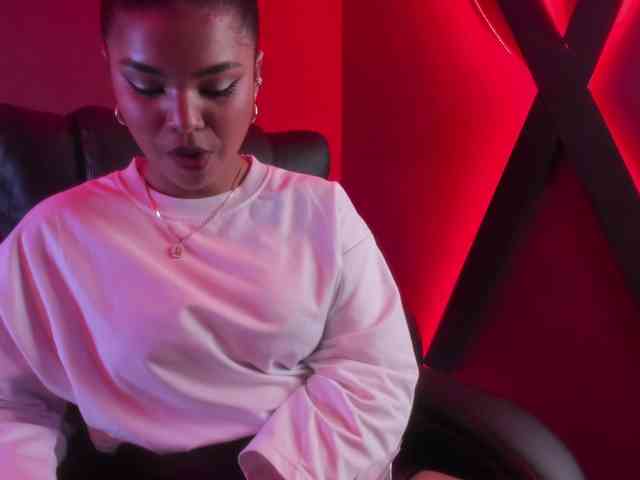 zoe-roux21 webcam
