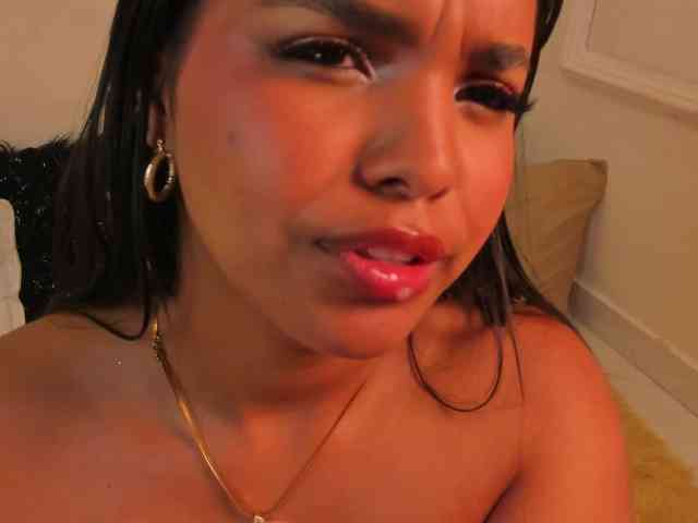 zoe-roux21 webcam