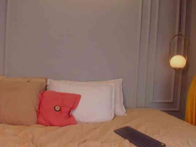 zoe-roux21 webcam