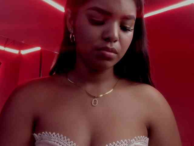 zoe-roux21 webcam
