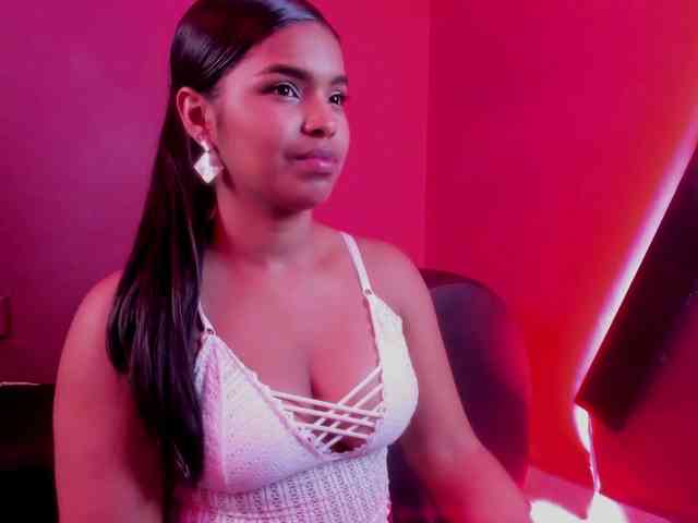 zoe-roux21 webcam
