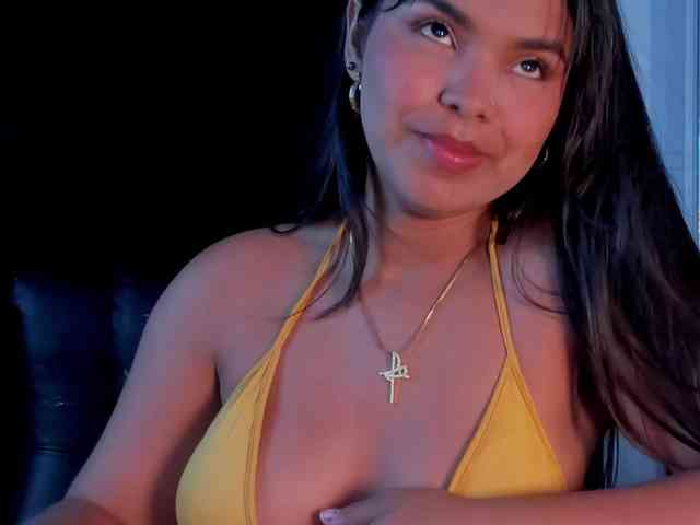 zoe-roux21 webcam