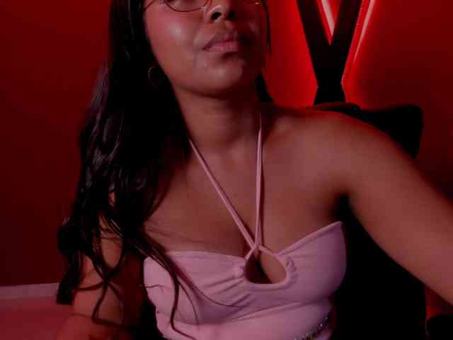 zoe-roux21 webcam