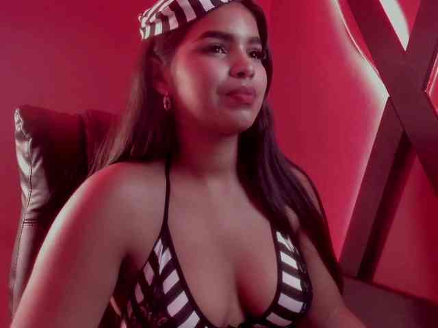 zoe-roux21 webcam