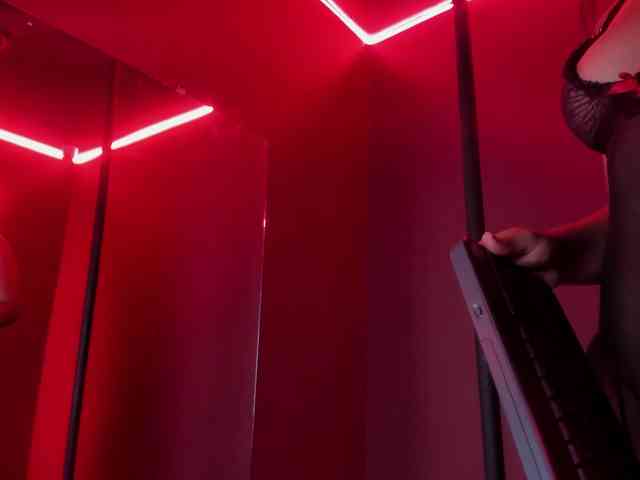 zoe-roux21 webcam