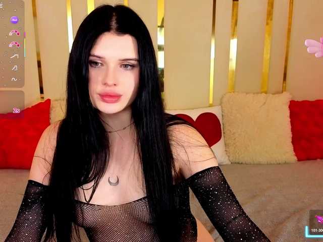 NeylaCharm live cam profile